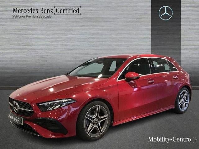 Usado Mercedes A180 AMG line 136 CV (100 kW) 2023 Patagonia red  metallic paint