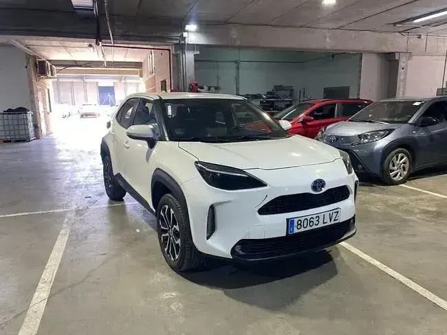 Usado Toyota Yaris Active 115 CV (84 kW) 2022 Blanco Utilitario