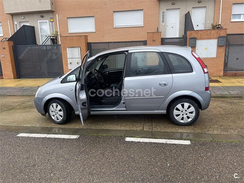 Usado Opel Meriva Enjoy 75 CV (55 kW) 2004 Gris / plata Monovolumen