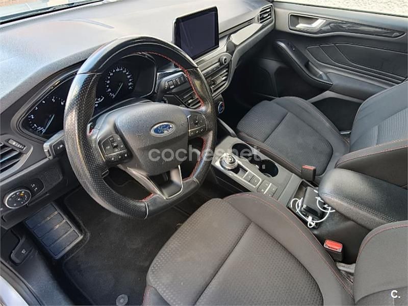 Używany Ford Focus ST-Line 125 KM (91 kW) 2019 Biały Sedan/Limuzyna