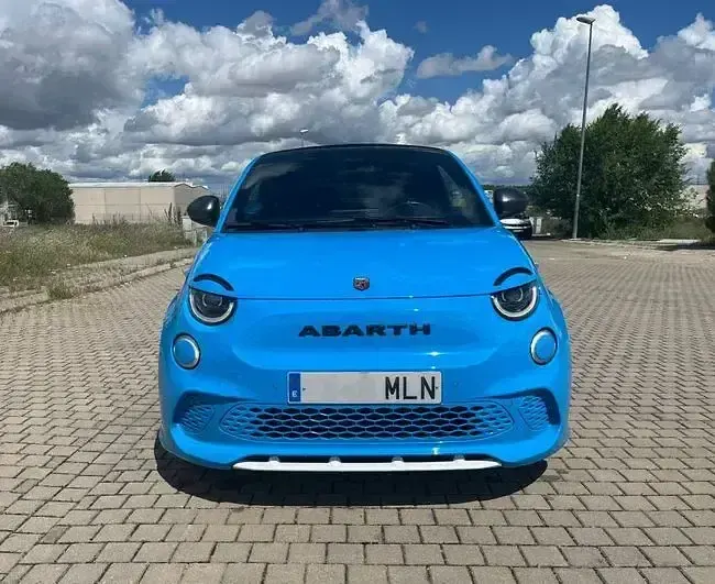 Usado Abarth 500e 113 kW (154 CV) 2023 Azul Utilitario