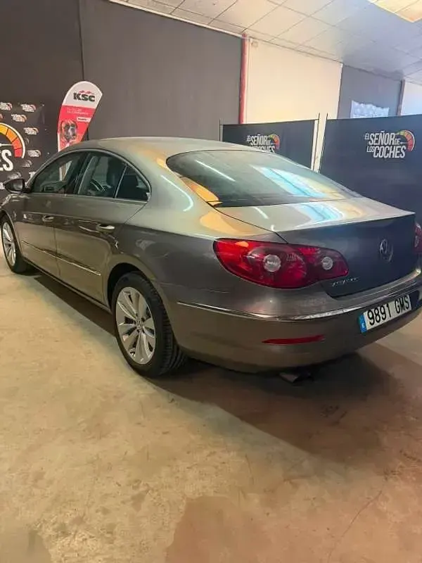 Usado VW Passat 160 CV (117 kW) 2009 Gris Coupe