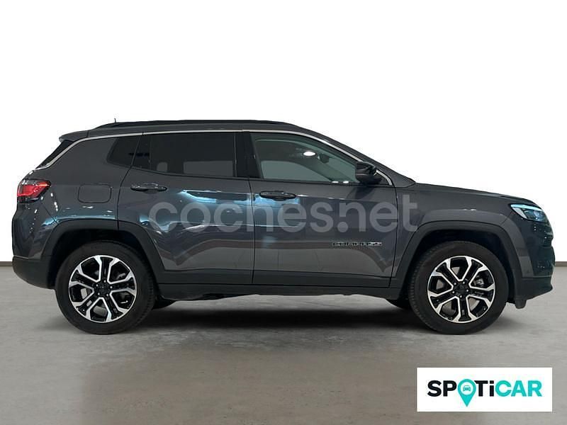 Usado Jeep Compass Limited 190 CV (139 kW) 2022 Gris / plata SUV