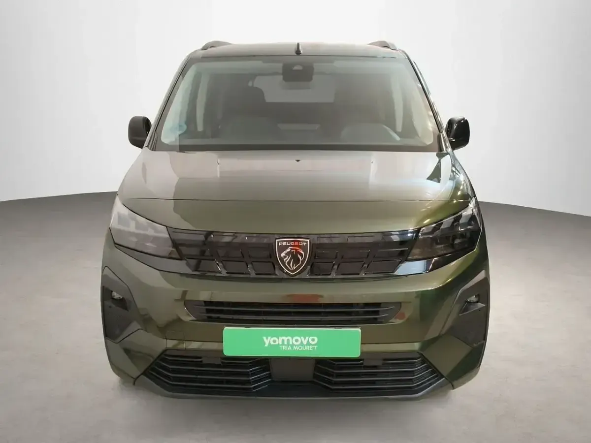 Usado Peugeot Rifter Allure 101 CV (74 kW) 2024 Verde Monovolumen