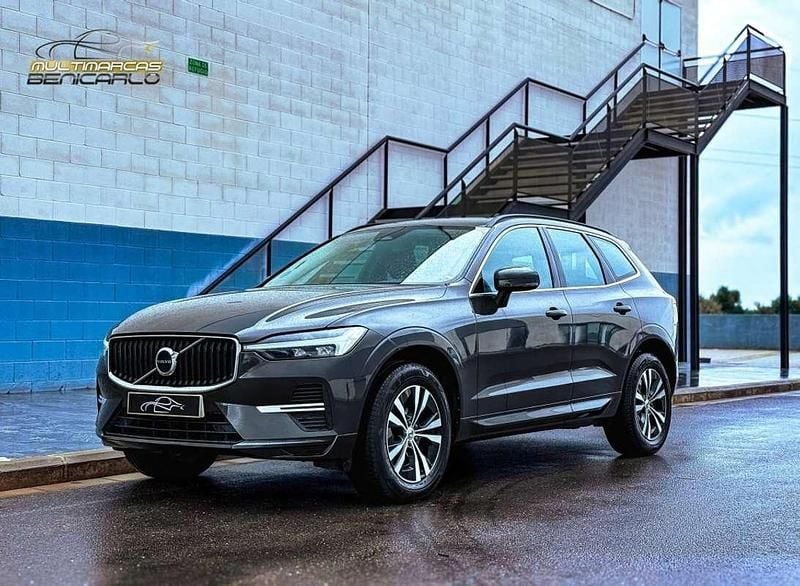 Usado Volvo XC60 Momentum 197 CV (144 kW) 2021 Gris SUV
