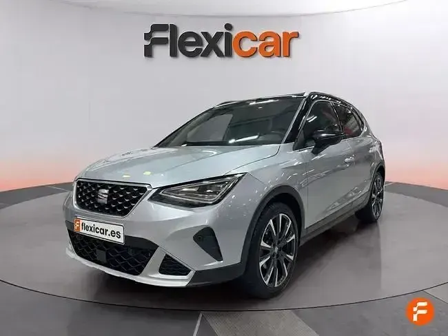 Usado Seat Arona 150 CV (110 kW) 2024 Gris / plata SUV