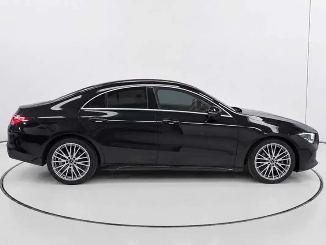 Usado Mercedes CLA200 163 CV (119 kW) 2023 Negro Berlina