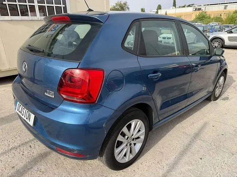 Usado VW Polo Edition 75 CV (55 kW) 2016 Azul Berlina