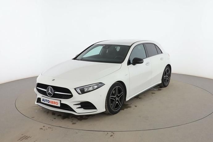 Blanco Usado 2021 Mercedes A180 AMG line Berlina | 27.399 € (Buen precio) - Imagen 1/4