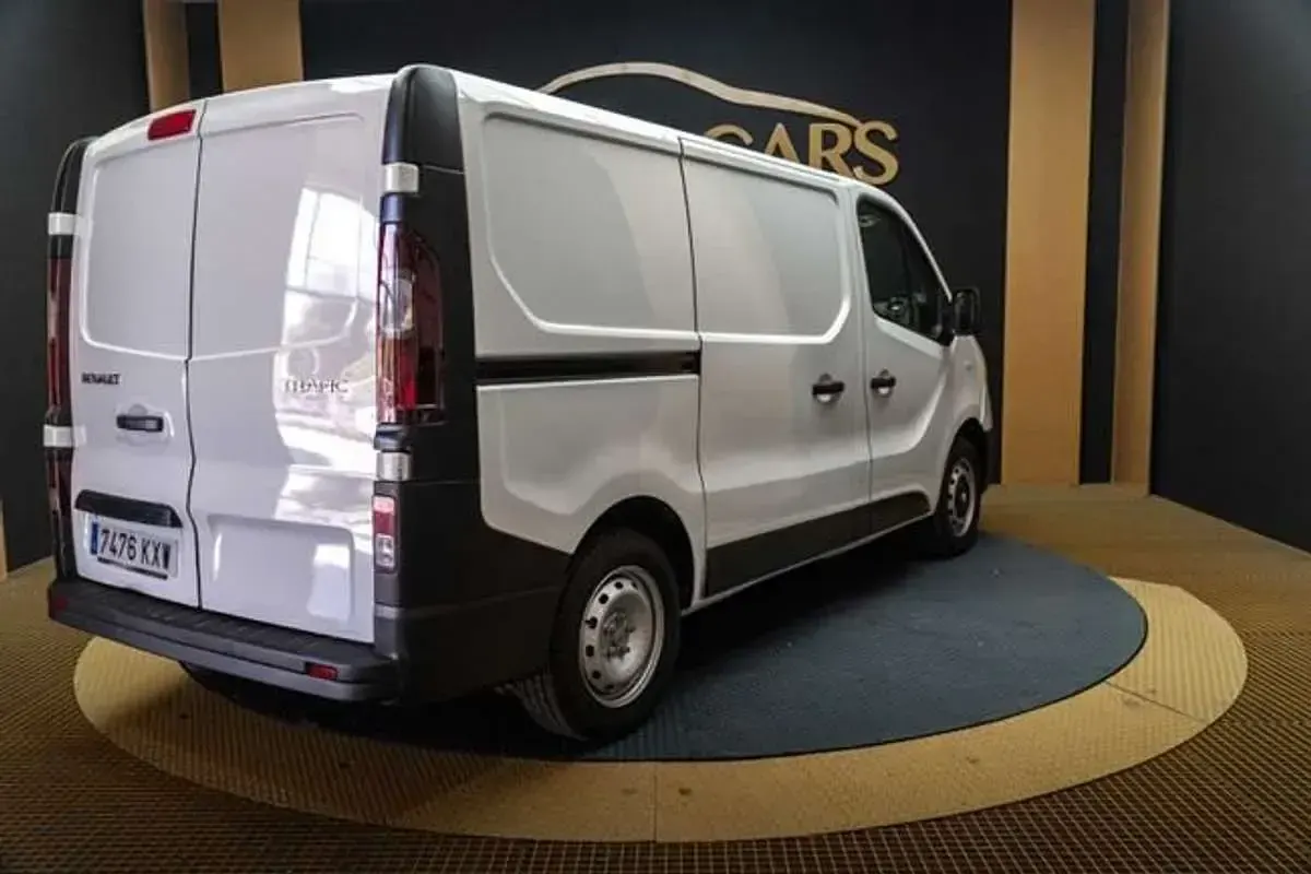 Usado Renault Trafic 120 CV (88 kW) 2019 Blanco Monovolumen