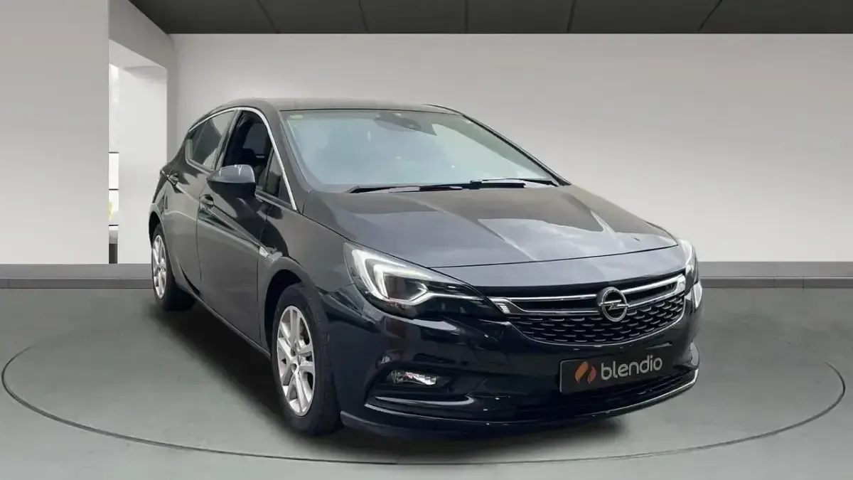 Usado Opel Astra Business 130 CV (95 kW) 2015 Negro
