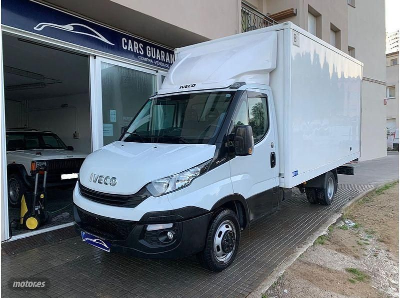 Blanco Usado 2019 Iveco Daily Van | 29.990 € - Imagen 1/4