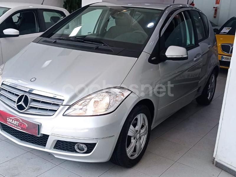 Usado Mercedes A180 Avantgarde 109 CV (80 kW) 2012 Gris / plata Monovolumen
