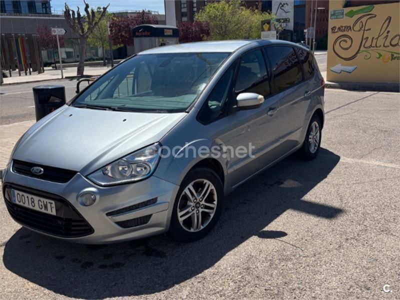 Gris / plata Usado 2010 Ford S-MAX Titanium Monovolumen | 8499 € (Precio justo) - Imagen 1/4