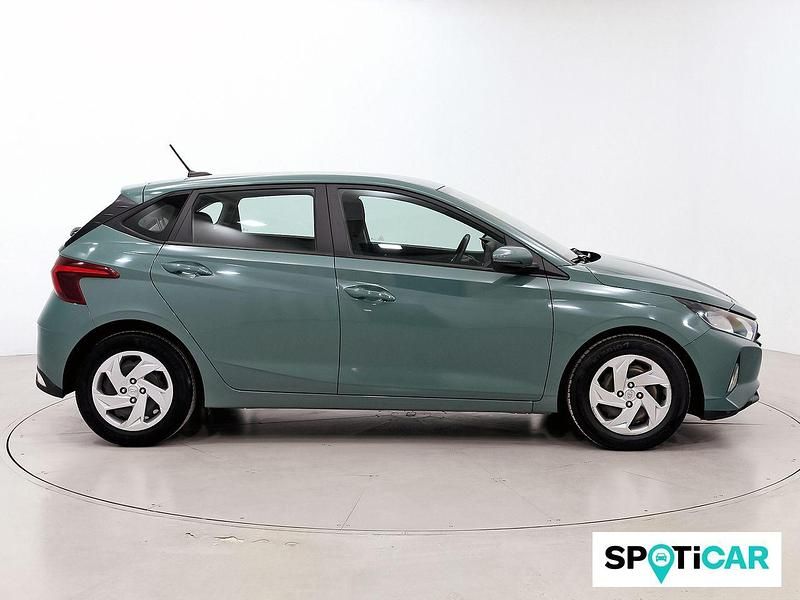Usado Hyundai i20 101 CV (74 kW) 2022 Verde Berlina