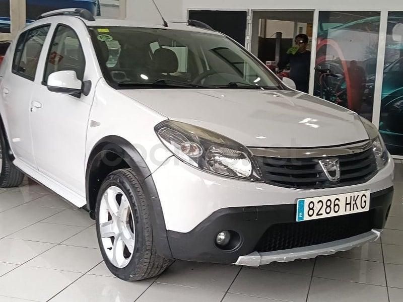 Usado Dacia Sandero Ambiance 75 CV (55 kW) 2012 Gris / plata Berlina
