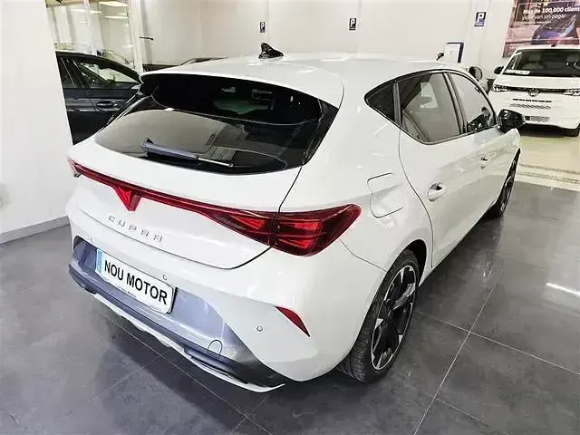 Usado Cupra Leon 150 CV (110 kW) 2025 Beige Berlina