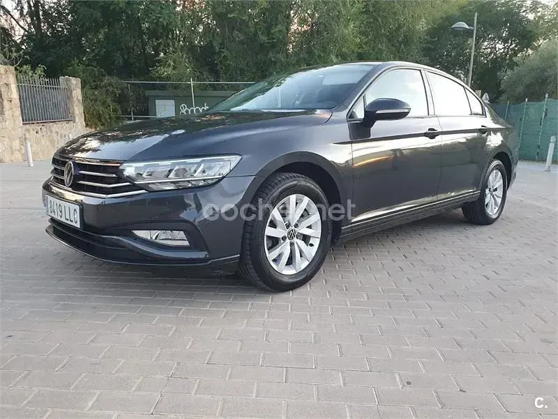 Usado VW Passat 122 CV (89 kW) 2020 Gris / plata Berlina