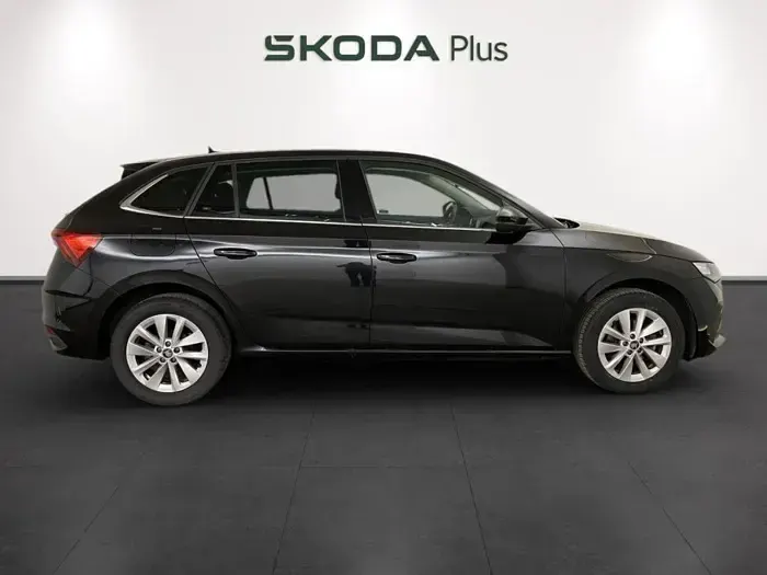 Usado Skoda Scala Selection 115 CV (84 kW) 2025 Negro Utilitario