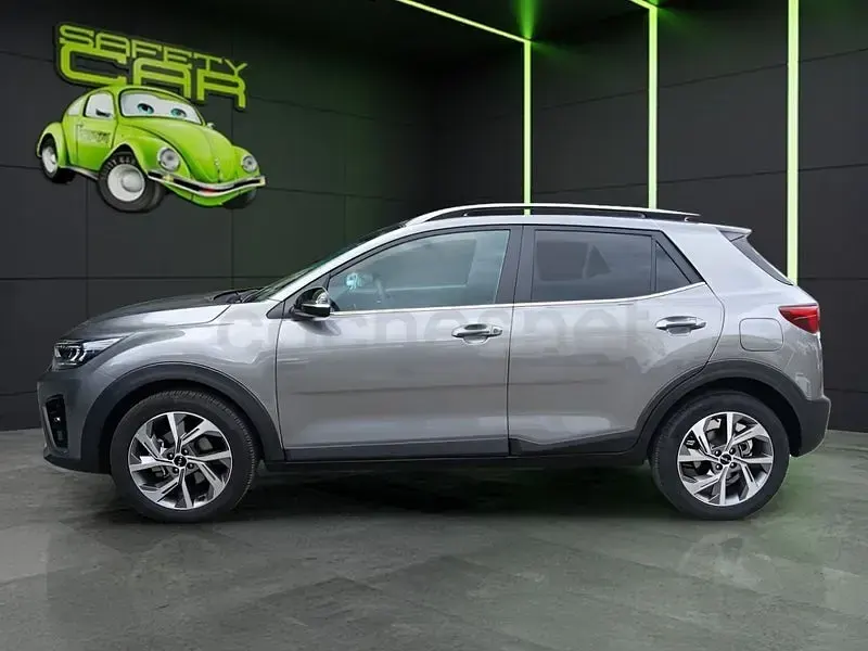 Usado Kia Stonic GT-Line 101 CV (74 kW) 2025 Gris / plata SUV