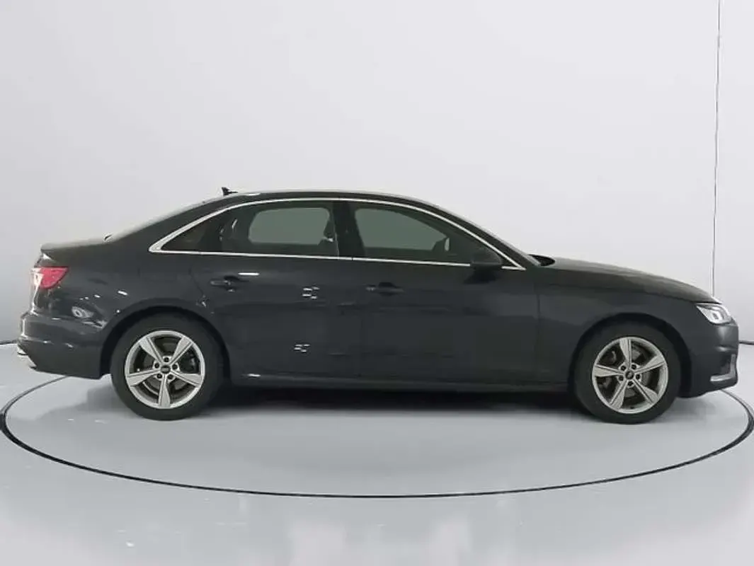 Usado Audi A4 Advanced 136 CV (100 kW) 2021 Gris Berlina