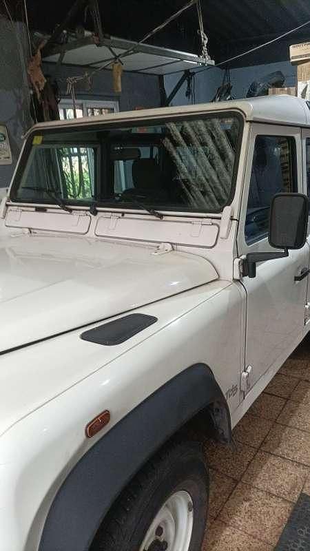 Usado Land Rover Defender 122 CV (89 kW) 1999 Blanco Familiar