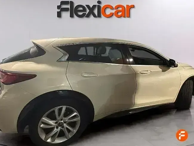Usado Infiniti Q30 122 CV (89 kW) 2016 Blanco