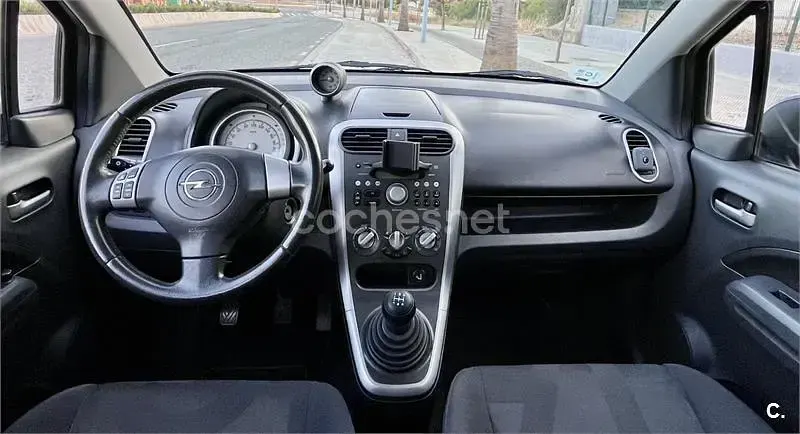 Usado Opel Agila Enjoy 65 CV (47 kW) 2008 Negro Utilitario