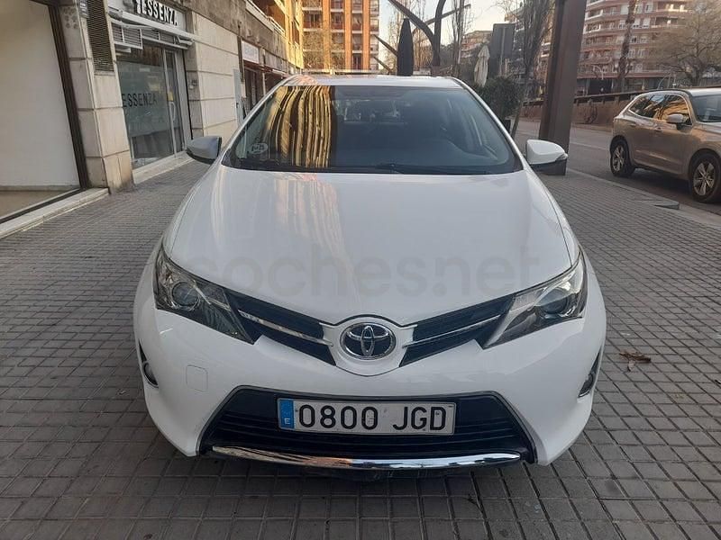 Usado Toyota Auris Business Edition 90 CV (66 kW) 2015 Negro Berlina