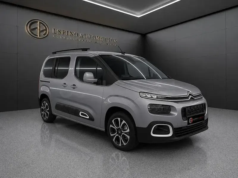 Usado Citroën Berlingo Shine 102 CV (75 kW) 2021 Gris / plata Monovolumen