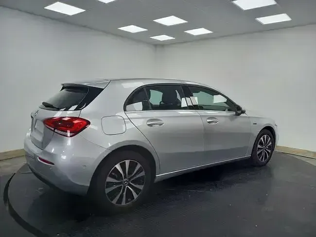 Usado Mercedes A250 220 CV (161 kW) 2021 Gris Berlina