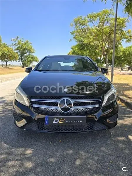 Usado Mercedes A180 AMG line 109 CV (80 kW) 2014 Negro Utilitario