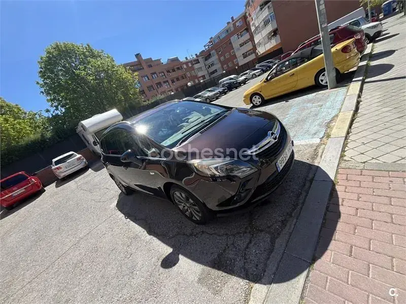 Usado Opel Zafira Tourer Excellence 165 CV (121 kW) 2014 Marrón Monovolumen