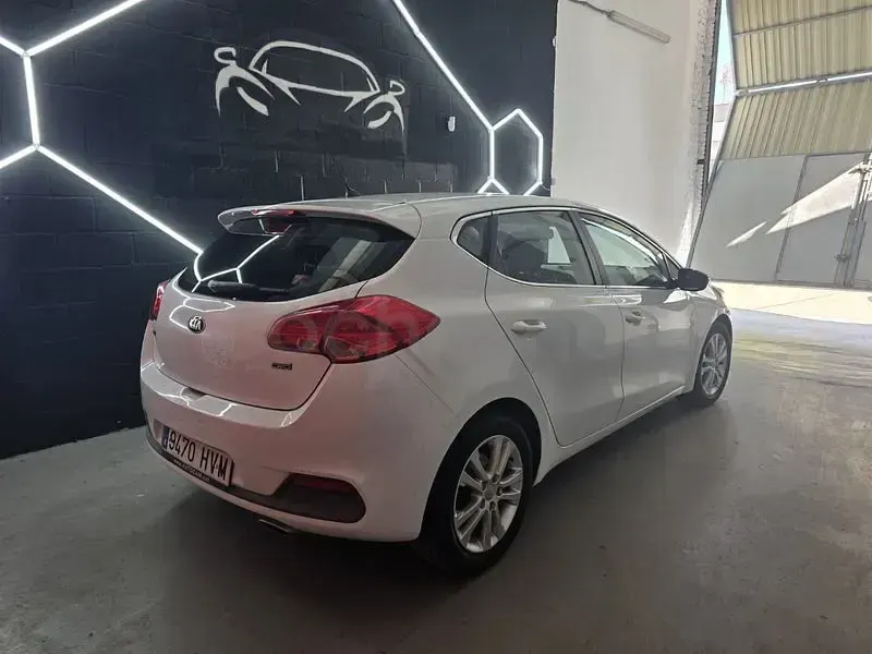 Usado Kia Ceed GT 90 CV (66 kW) 2014 Blanco Berlina