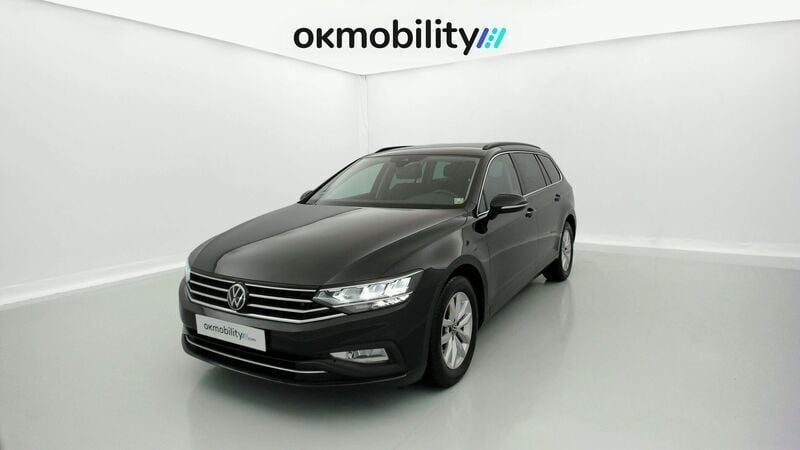 Usado VW Passat Business 150 CV (110 kW) 2021 Deep black perleffekt Familiar