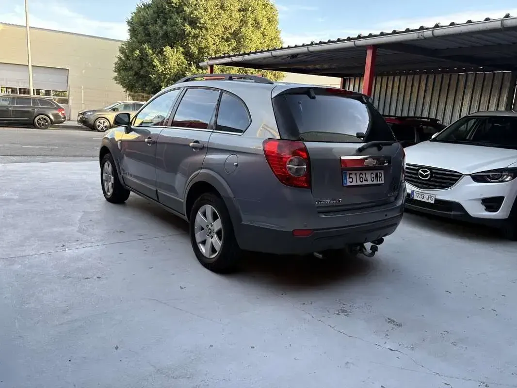 Usado Chevrolet Captiva LT 150 CV (110 kW) 2010 Gris SUV