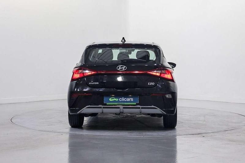 Usado Hyundai i20 101 CV (74 kW) 2024 Negro Utilitario