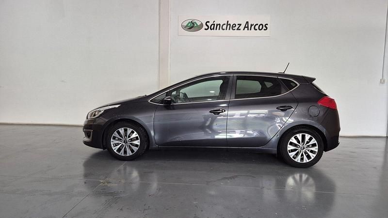 Usado Kia Ceed 120 CV (88 kW) 2015 Gris Utilitario