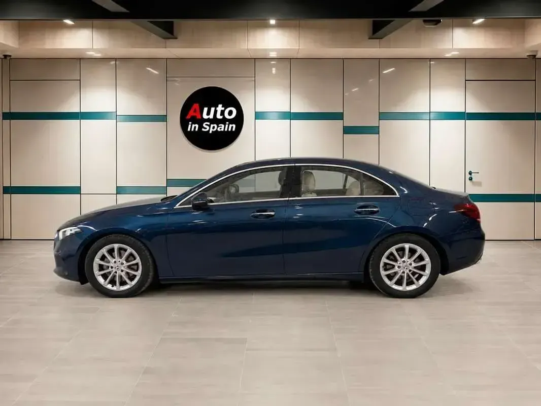 Usado Mercedes A180 116 CV (85 kW) 2019 Azul Berlina