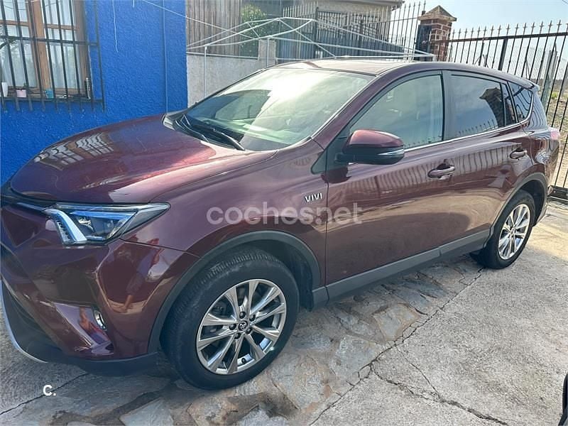 Usado Toyota RAV4 Hybrid Executive 197 CV (144 kW) 2016 Granate SUV