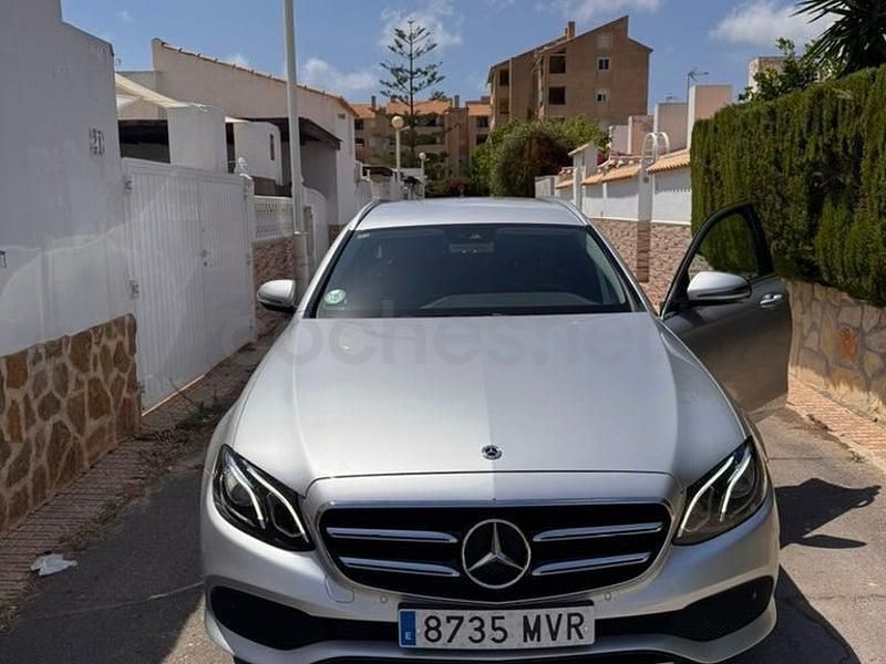 Usado Mercedes E200 160 CV (117 kW) 2020 Gris / plata Familiar