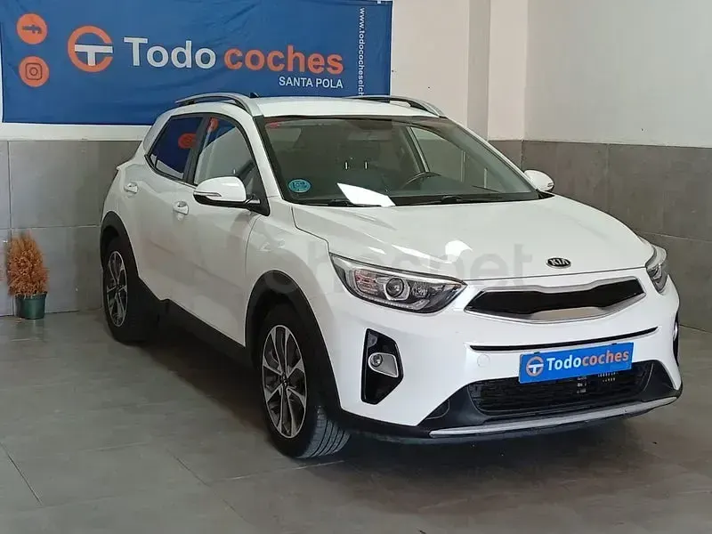 Usado Kia Stonic 100 CV (73 kW) 2019 Blanco SUV