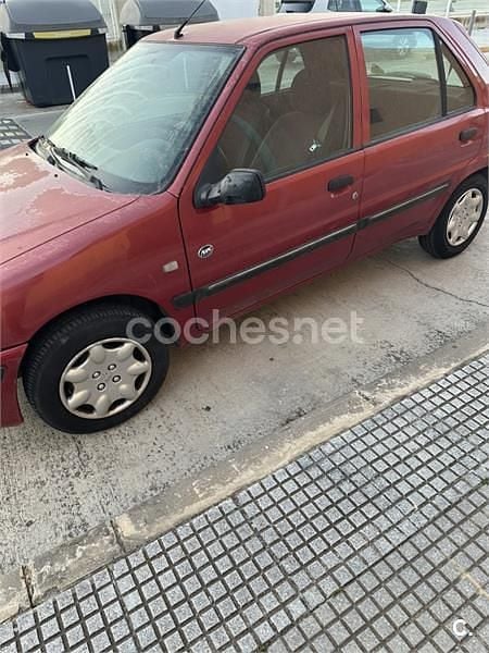 Usado Peugeot 106 60 CV (44 kW) 2002 Rojo Utilitario