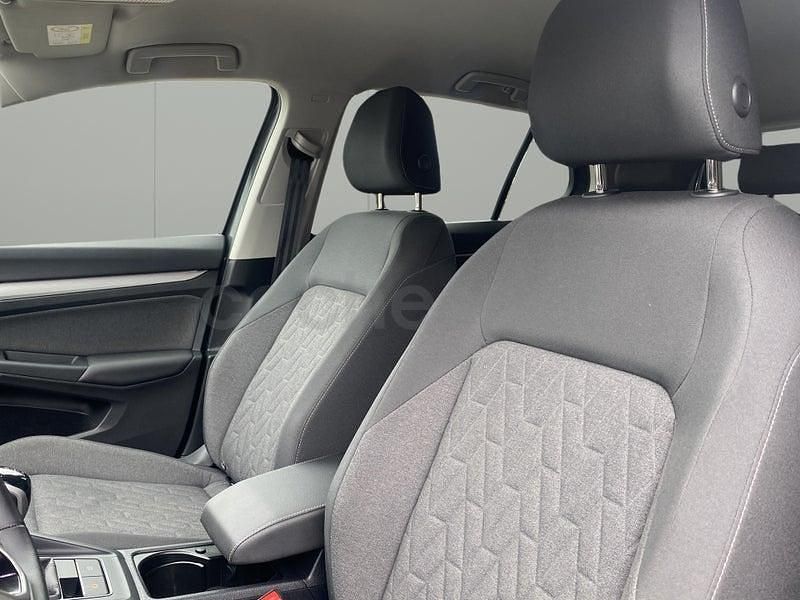 Usado VW Golf VIII 115 CV (84 kW) 2025 Gris / plata Berlina