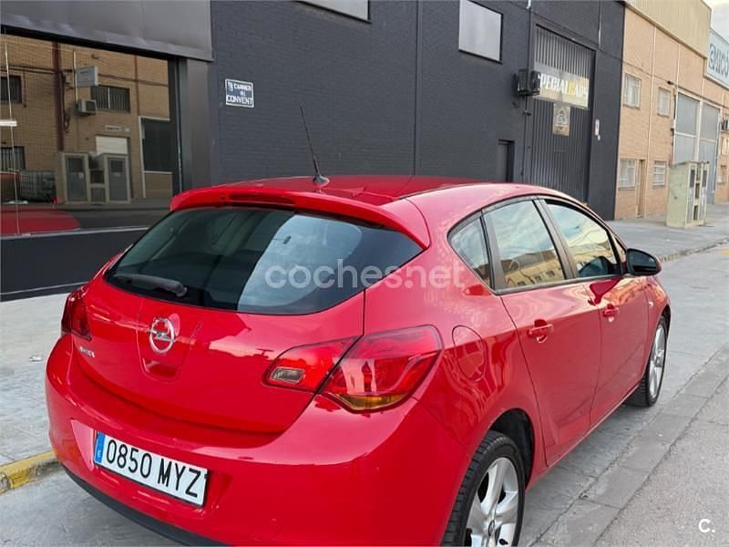 Usado Opel Astra Sport 115 CV (84 kW) 2011 Rojo Berlina