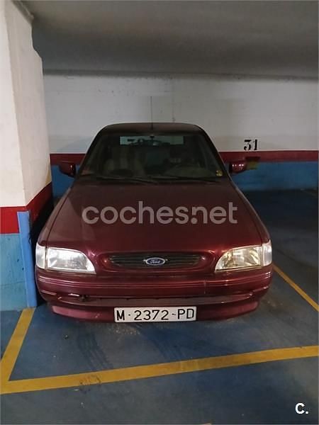 Usado Ford Escort 90 CV (66 kW) 1994 Rojo Berlina