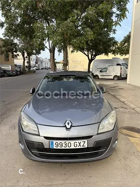 Usado Renault Mégane Dynamique 130 CV (95 kW) 2010 Gris / plata Berlina