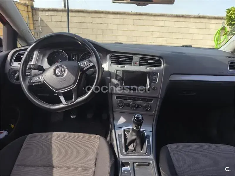 Usado VW Golf VII Business 110 CV (80 kW) 2014 Rojo Familiar