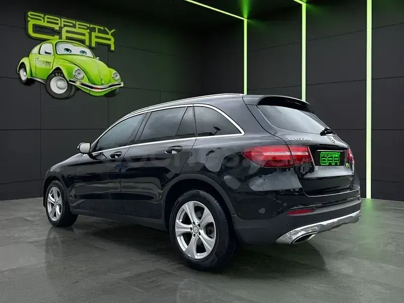 Usado Mercedes GLC220 170 CV (125 kW) 2016 Negro SUV