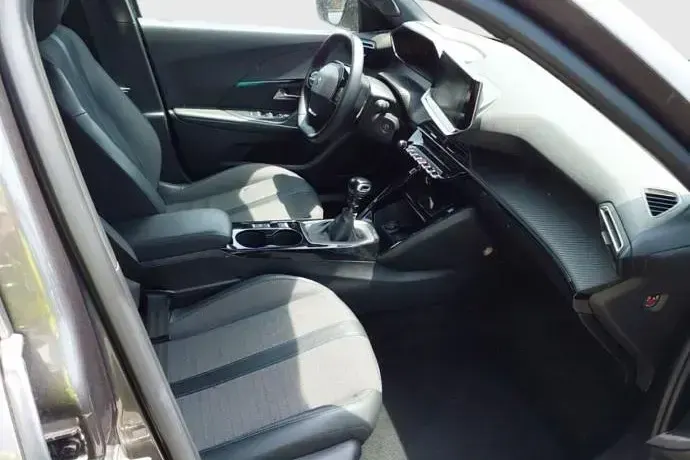 Usado Peugeot 2008 Allure+ 101 CV (74 kW) 2023 Gris SUV